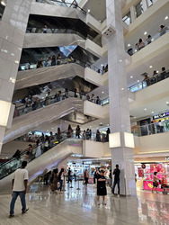 Lucky Plaza (D9), Retail #592979811
